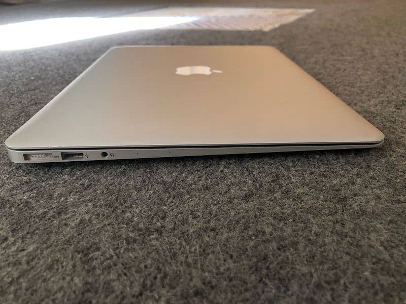 MACBOOK AIR 2017| COREI5| 8/512| ISLAMABAD 7