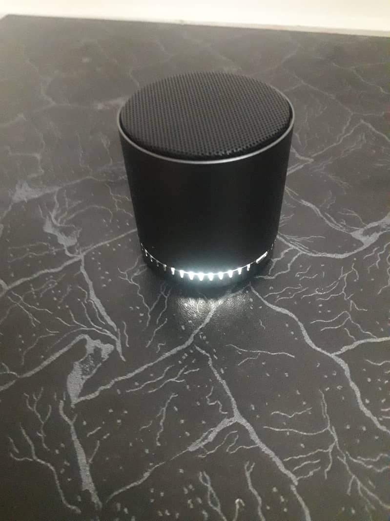 Bluetooth mini speaker 0