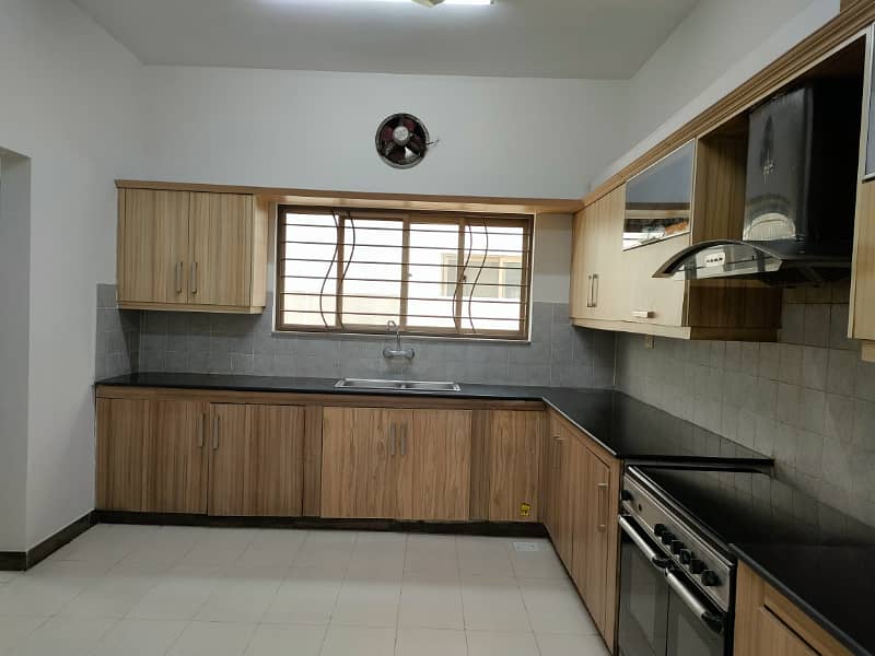 HOT LOCATION 20 Marla 4 Bed House For Sale In Askari 10 Lahore Cantt 6