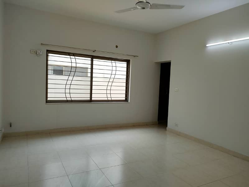 HOT LOCATION 20 Marla 4 Bed House For Sale In Askari 10 Lahore Cantt 7