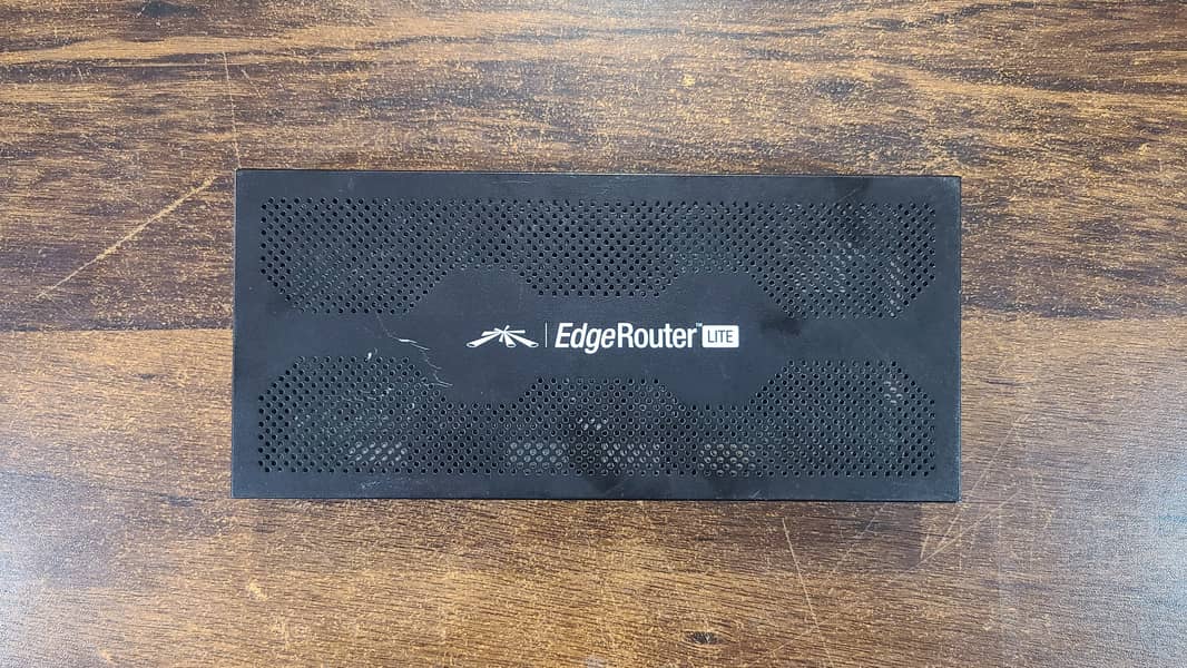 Ubiquiti Networks Unifi Edgerouter Lite 3-Port Router (Renewed) 4