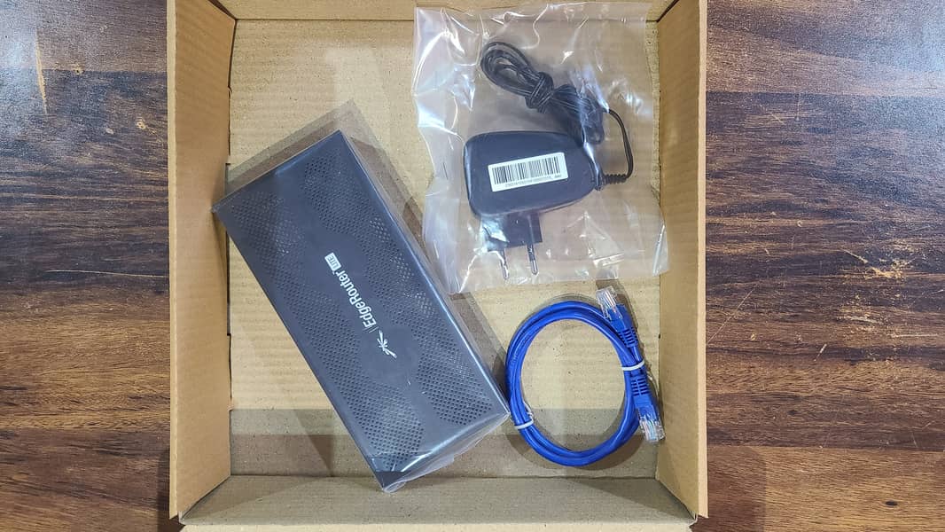 Ubiquiti Networks Unifi Edgerouter Lite 3-Port Router (Renewed) 11