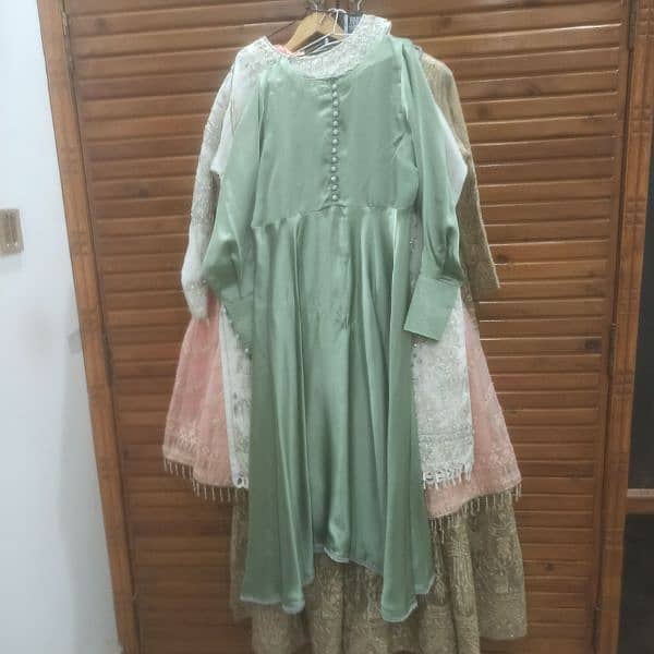 Elegant Light Green Silk Maxi Dress – Never Worn – Size Medium 0