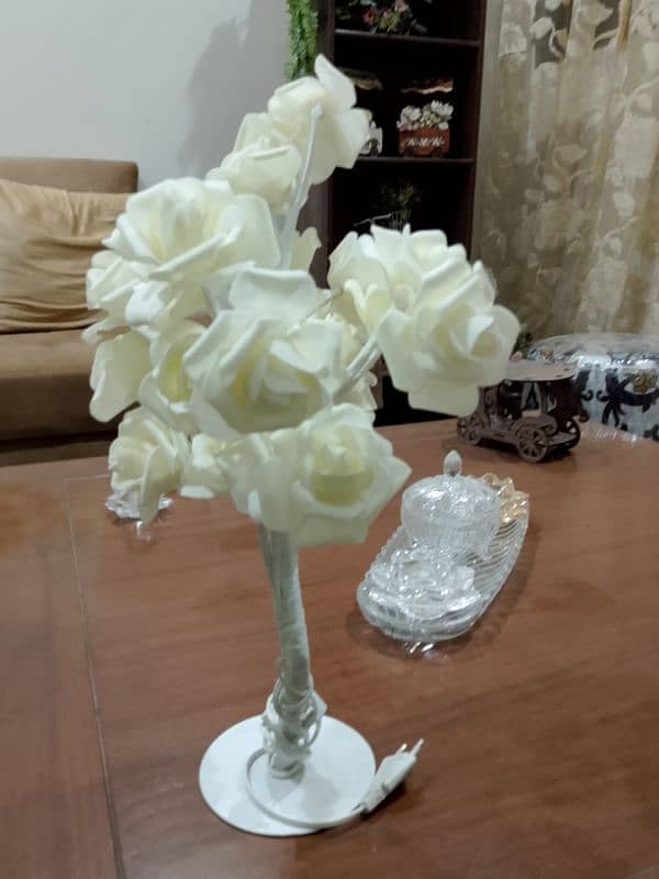 Artificial roses table lamp with light 0