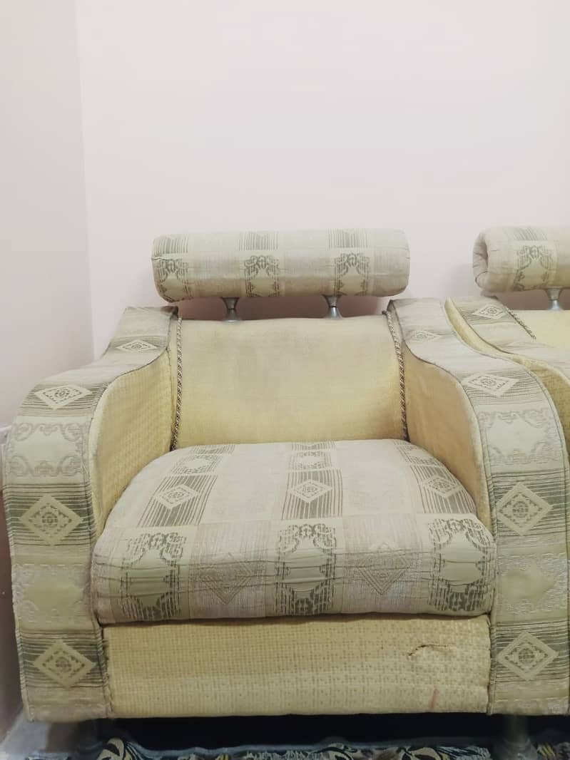 7 seater sofa in good condition. . 0