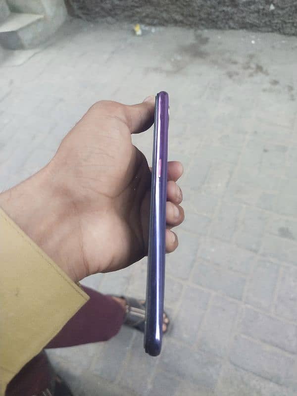 oppo f9 4 64 condition 10/9 looks like a new all genone 7