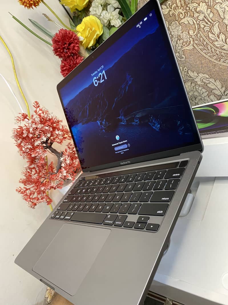 Apple Macbook Pro M1 9