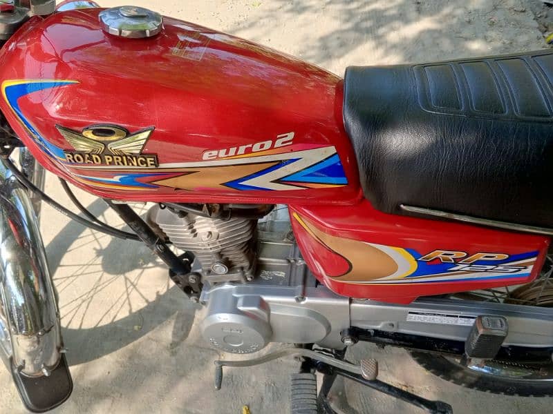 road prince 125 euro 2 bike red colour lahore number good condition 3