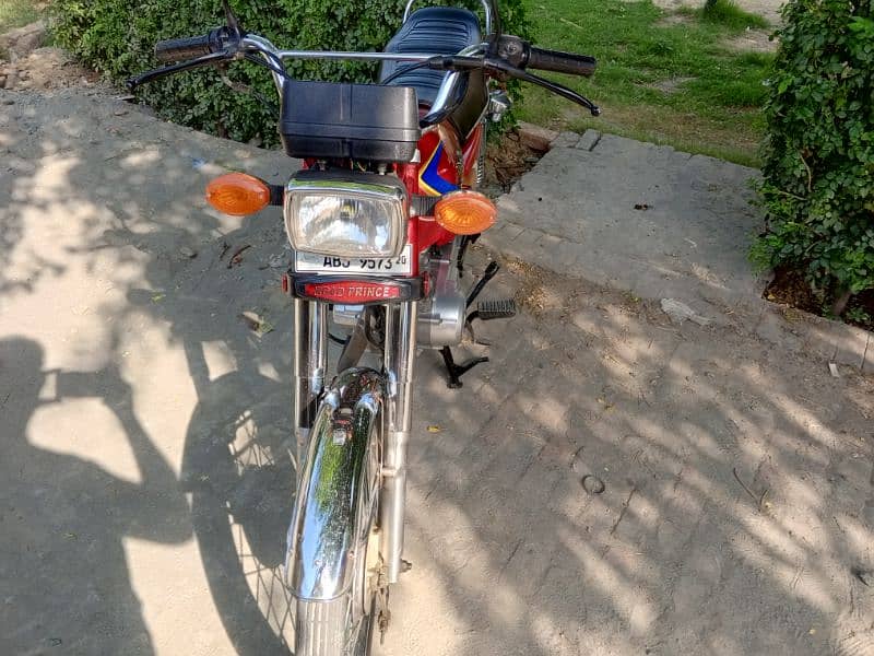 road prince 125 euro 2 bike red colour lahore number good condition 6