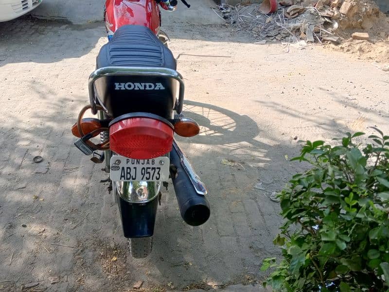 road prince 125 euro 2 bike red colour lahore number good condition 7