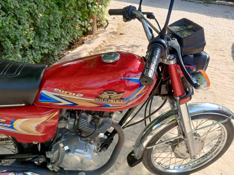 road prince 125 euro 2 bike red colour lahore number good condition 10