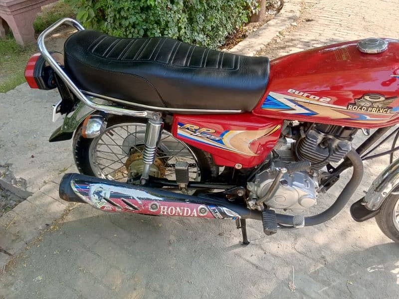 road prince 125 euro 2 bike red colour lahore number good condition 11
