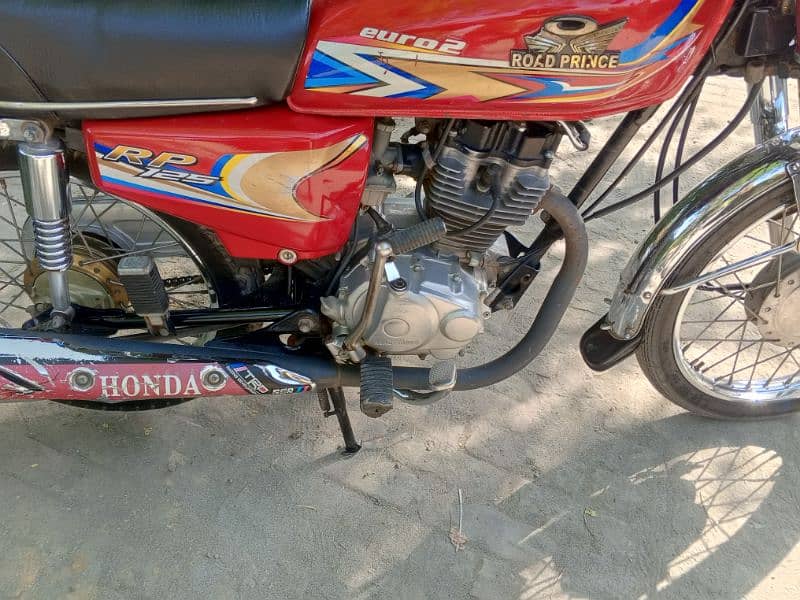 road prince 125 euro 2 bike red colour lahore number good condition 12