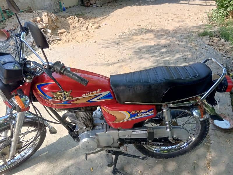 road prince 125 euro 2 bike red colour lahore number good condition 16