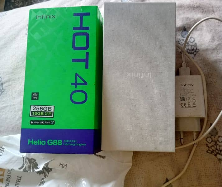 Infinix hot 40 bilu calr main hai 8. . . . 256. GB 0