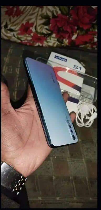 Vivo S1 with Box 8/256 and 48MP camra 0.3. 0.2. 7.7. 2.4. 9.0. 0 6