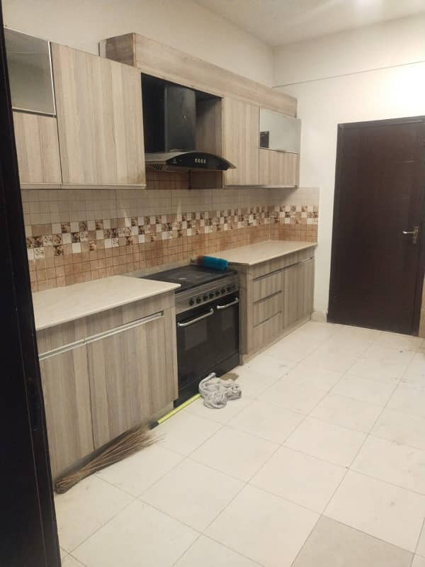 4 Beds Open View Top Floor Flat For Sale in Askari-11 Sec-B 3