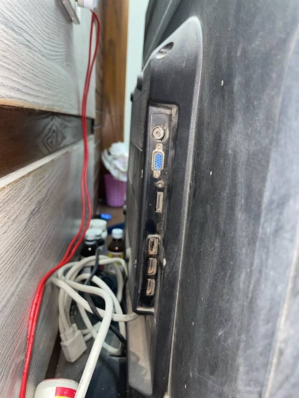 HAIER LCD 1080p 53inches 1