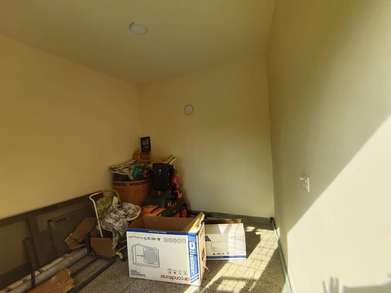 12 Marla Apar one bed attach baat for rent real cottage society sirf ladiss ke liye 1