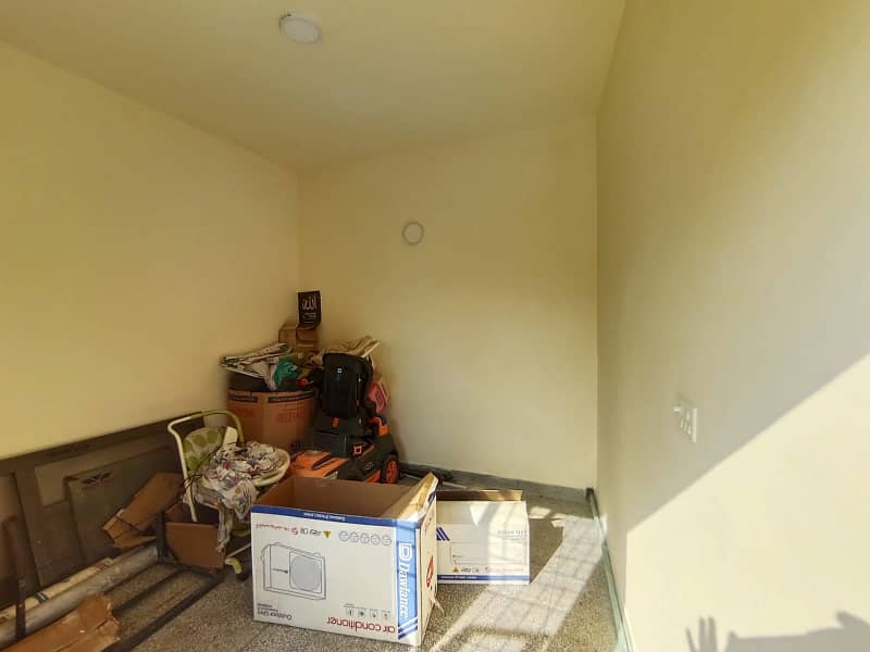 12 Marla Apar one bed attach baat for rent real cottage society sirf ladiss ke liye 2