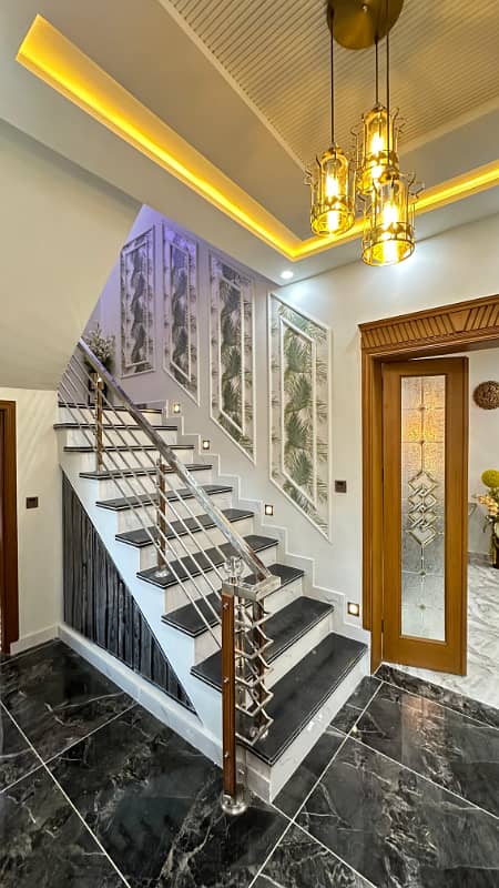 10 Marla Lavish Brand New House 2