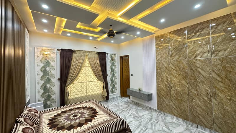 10 Marla Lavish Brand New House 6