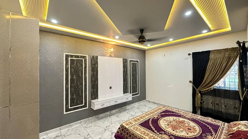 10 Marla Lavish Brand New House 11