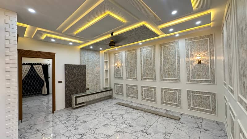 10 Marla Lavish Brand New House 12