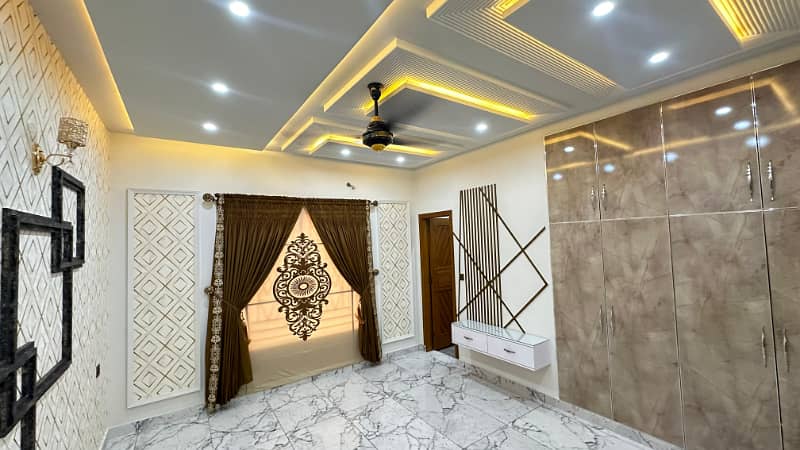 10 Marla Lavish Brand New House 14