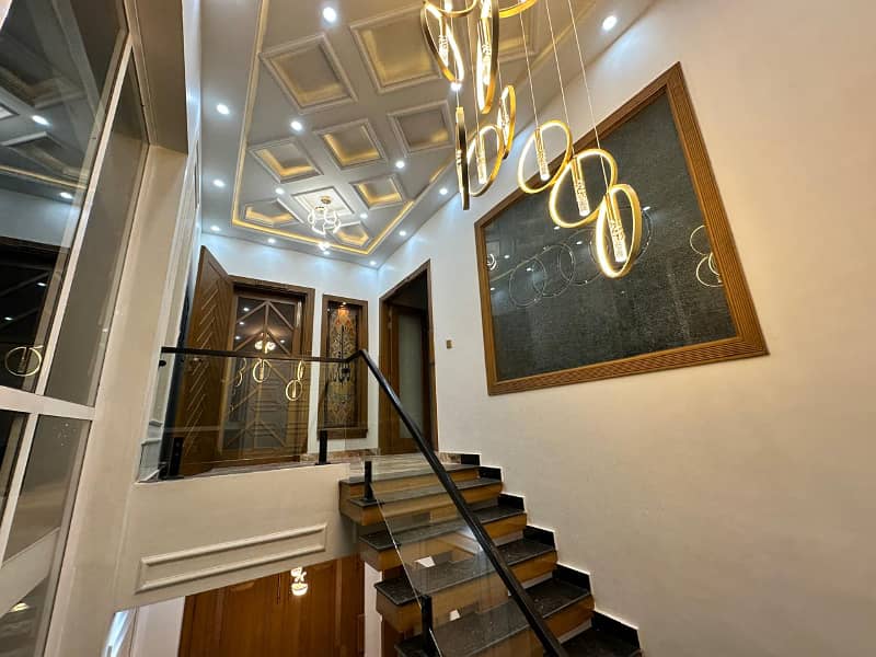 10 Marla Lavish Brand New House 17