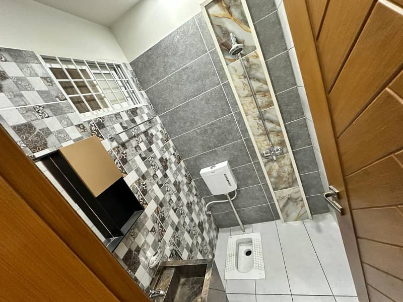 10 Marla Lavish Brand New House 22