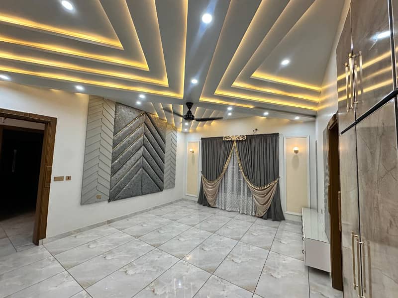 10 Marla Lavish Brand New House 23
