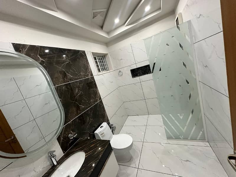 10 Marla Lavish Brand New House 28