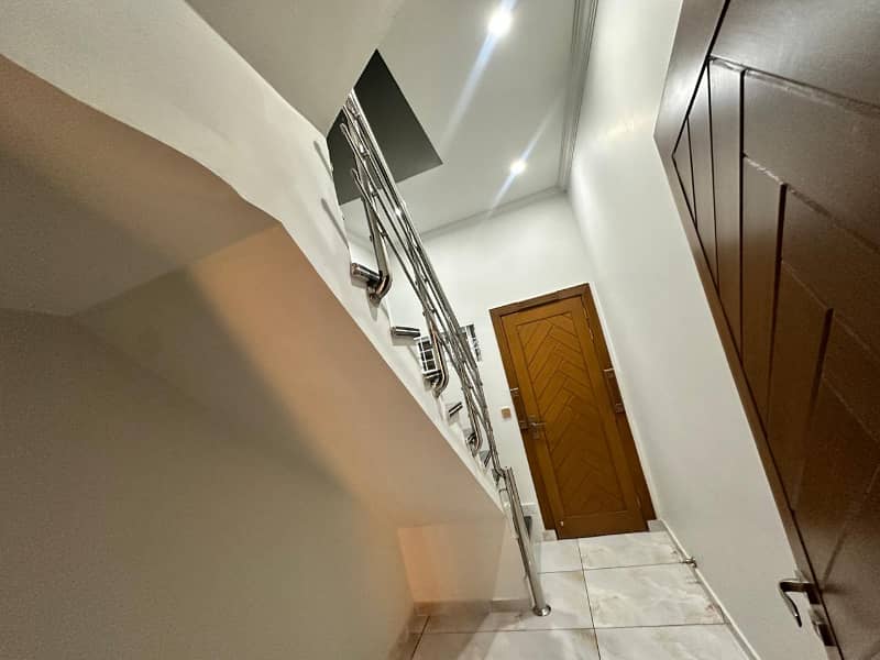 10 Marla Lavish Brand New House 29