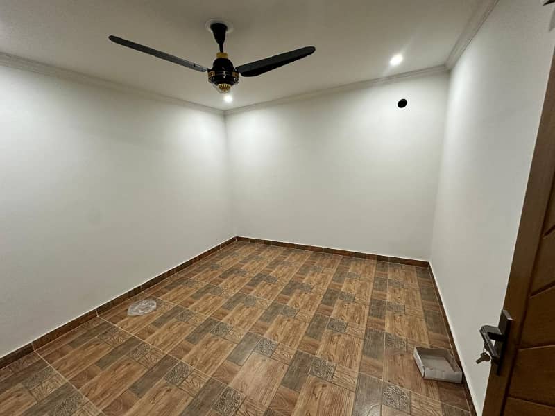 10 Marla Lavish Brand New House 32