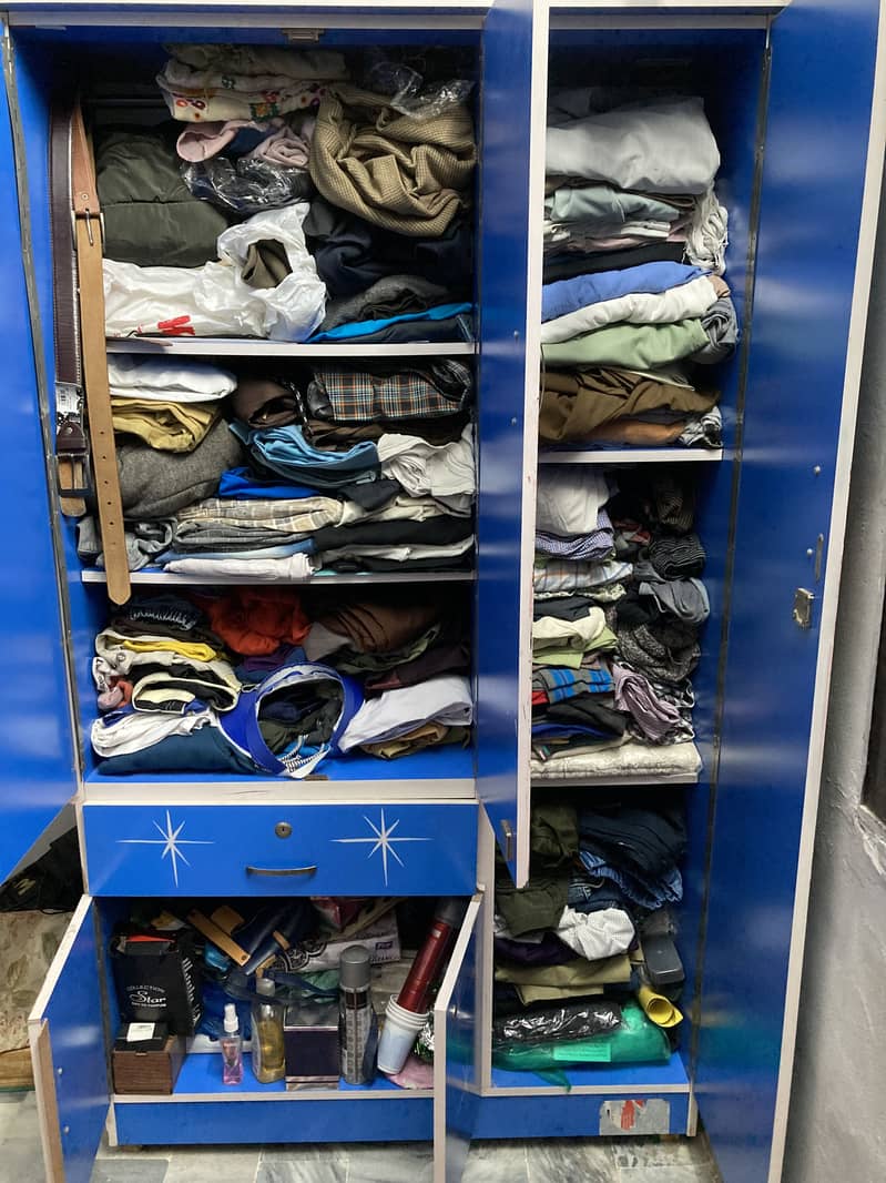 3 doors wardrobes 0