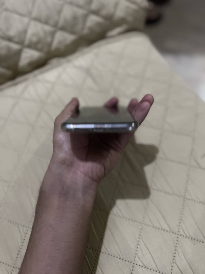 iPhone 11 Pro Max 2