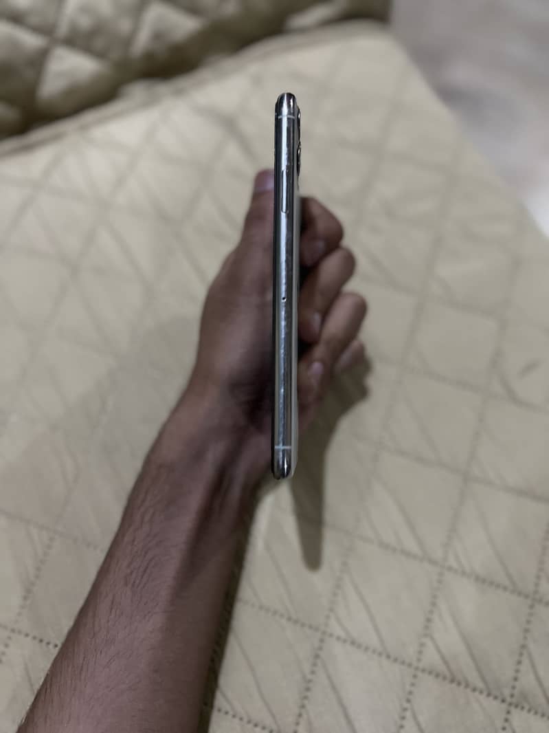 iPhone 11 Pro Max 5