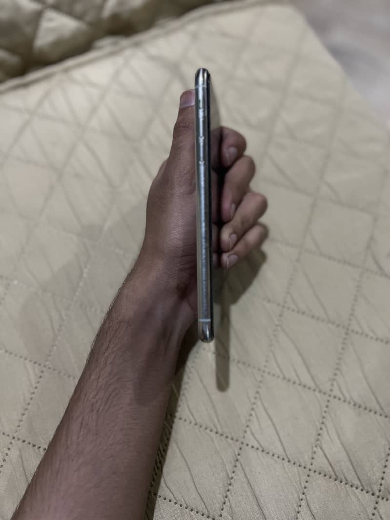 iPhone 11 Pro Max 6