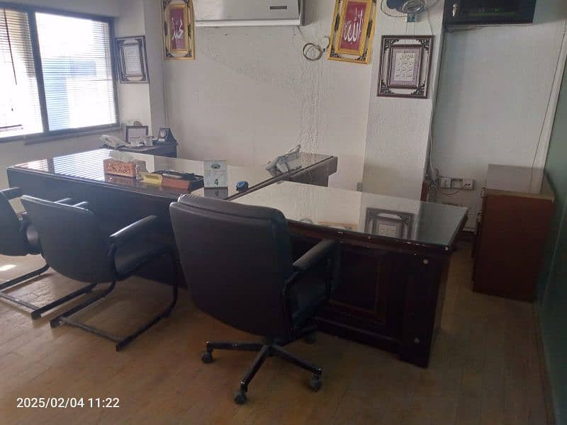 office Tables with side racks 0