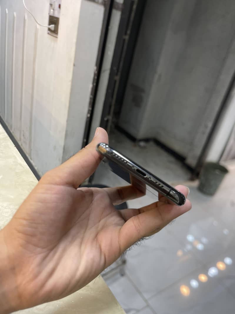 iPhone 11 Pro 256 gb pta approved both sim just bettry change 1