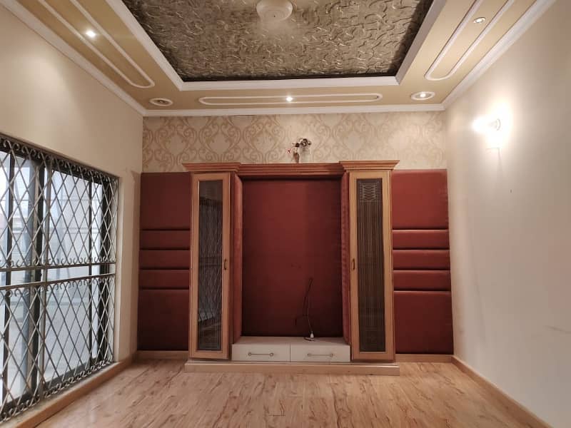 UPPER PORTION 3BED TV LOUNGE STORE PARKING 7