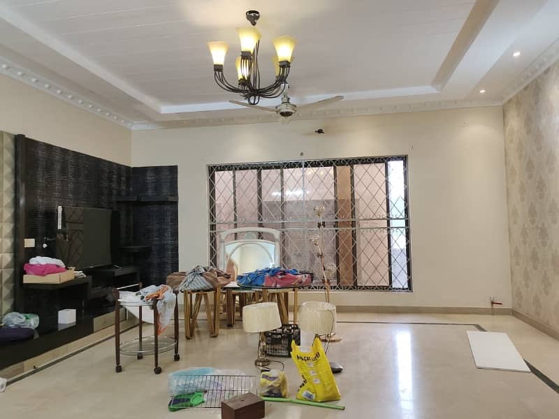 UPPER PORTION 3BED TV LOUNGE STORE PARKING 9