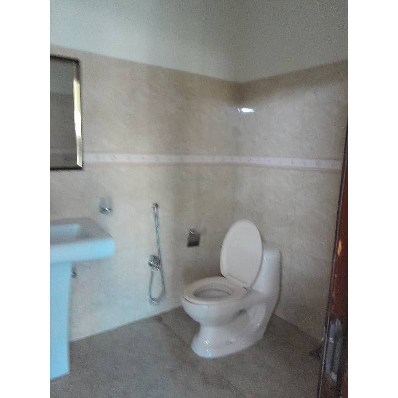 10 Marla Lower Portion For Rent 4