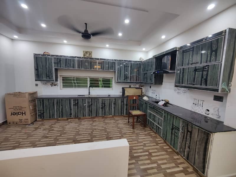 UPPER PORTION 3BEDROOM TV LOUNGE PARKING 1