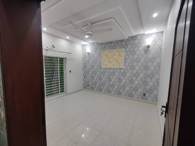 UPPER PORTION 3BEDROOM TV LOUNGE PARKING 2