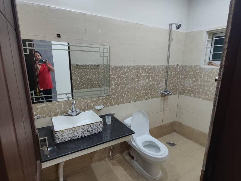 UPPER PORTION 3BEDROOM TV LOUNGE PARKING 5