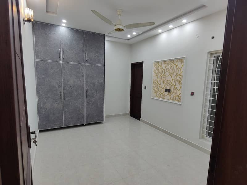 UPPER PORTION 3BEDROOM TV LOUNGE PARKING 6
