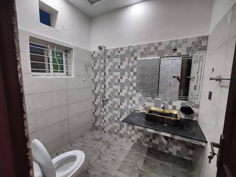 UPPER PORTION 3BEDROOM TV LOUNGE PARKING 7