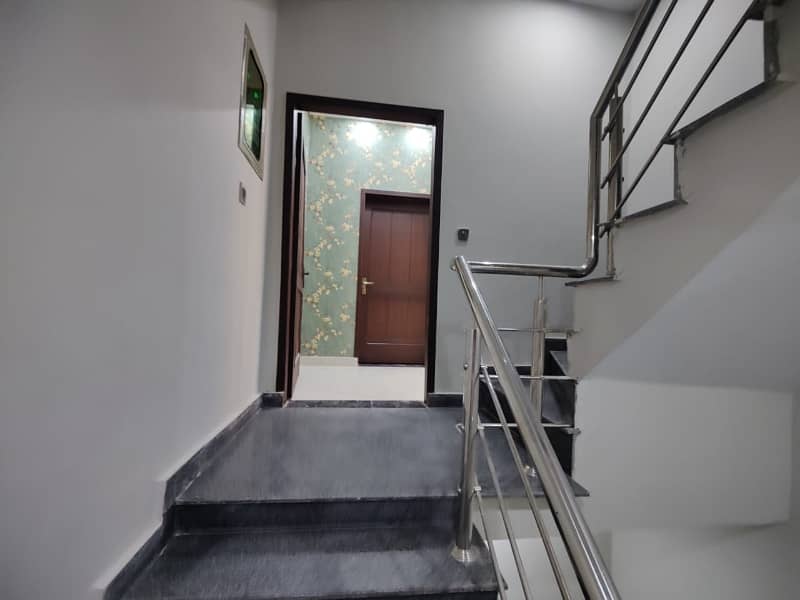 UPPER PORTION 3BEDROOM TV LOUNGE PARKING 9